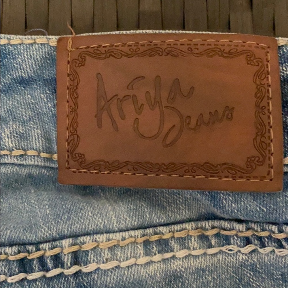 Aríya Jeans - Picture 4 of 9